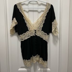Wet seal XL top with black with white lace detail